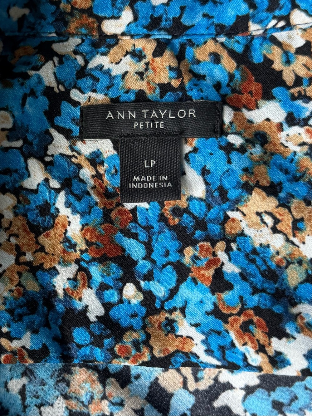 Ann Taylor Loft Petite Large Blue Floral Button Front Blouse Long Sleeve - Picture 3 of 6